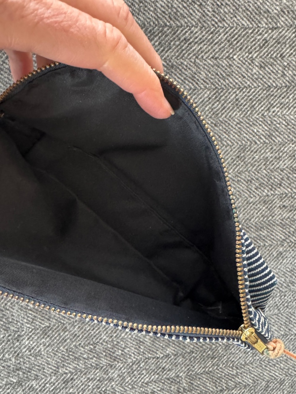SCHOOLHOUSE COSMETIC BAG IN CUTE DENIM TICKING. - Picture 3 of 11